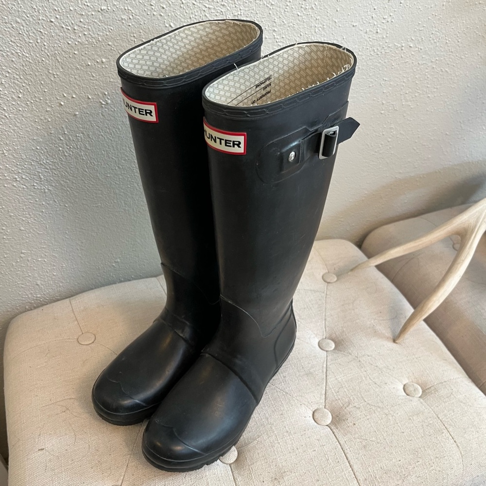 Hunter rain boots matte black size 8